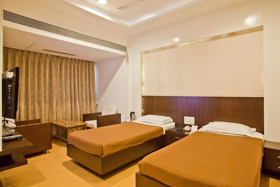 Super Deluxe Twin Bedroom